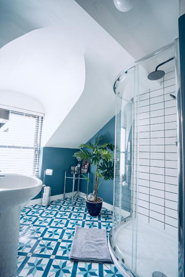 Modern Penthouse Apartment In Cobh Town ภายนอก รูปภาพ