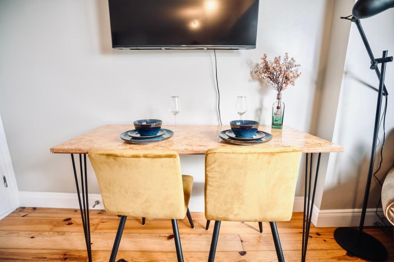 Modern Penthouse Apartment In Cobh Town ภายนอก รูปภาพ